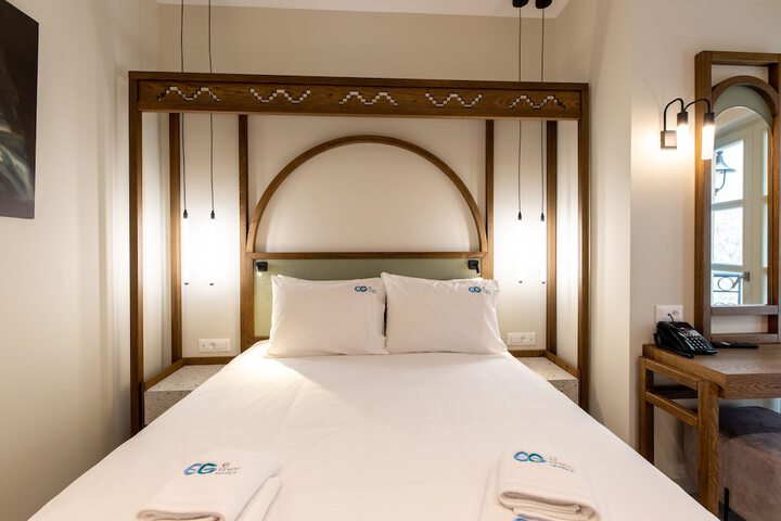 Room 4 of 10