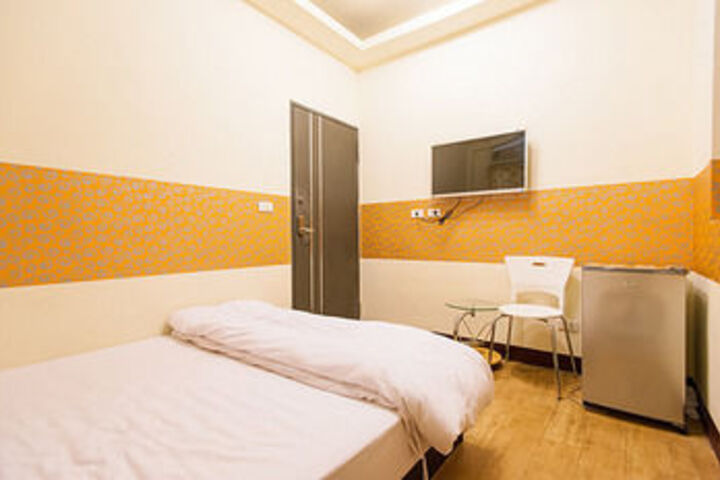 Room 3 of 16