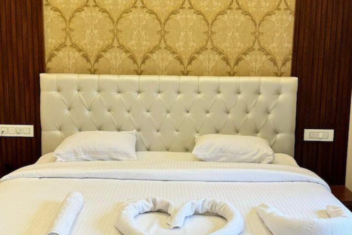 Room 3 of 9