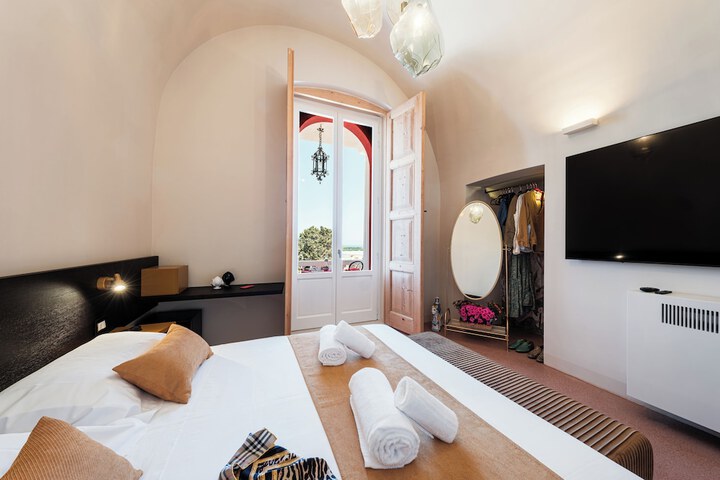 Room 15 of 53