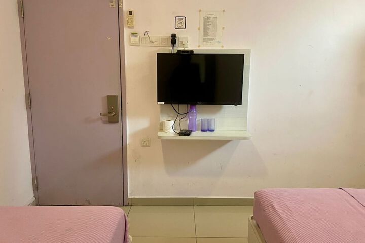 Room 11 of 27