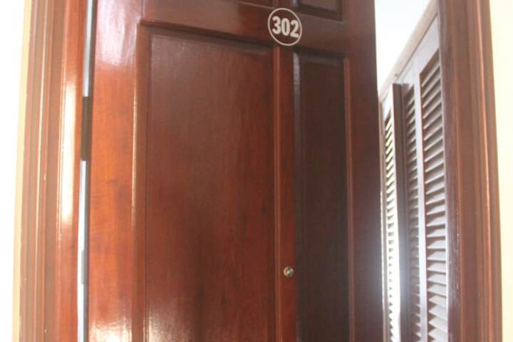 Room 9 of 38