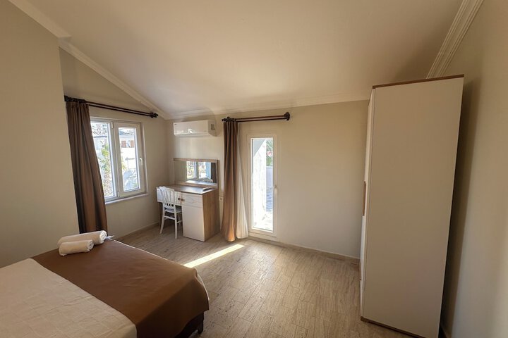 Room 52 of 171