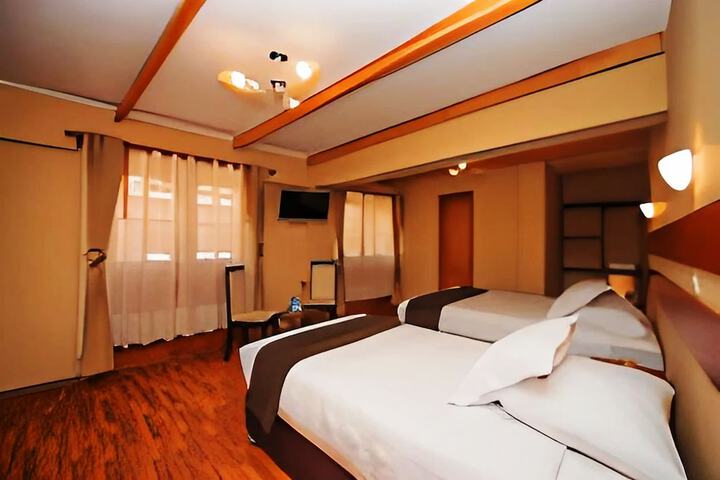 Room 28 of 109