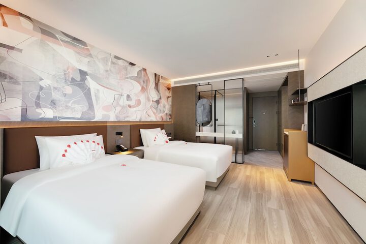 Room 9 of 22