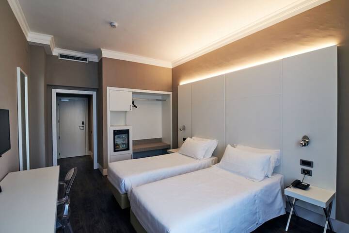 Room 7 of 26