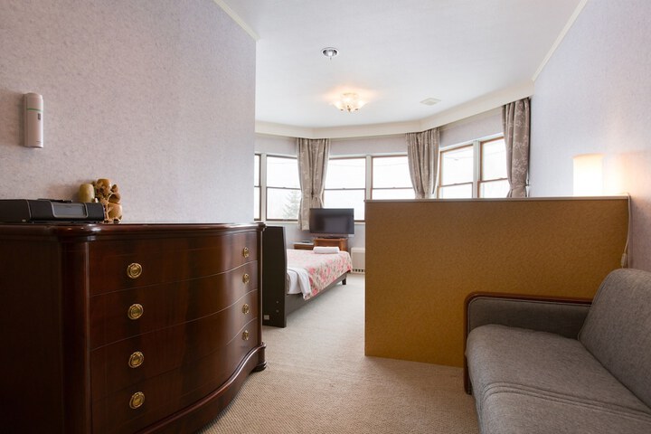 Room 9 of 84