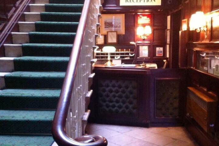 Guest Lobby