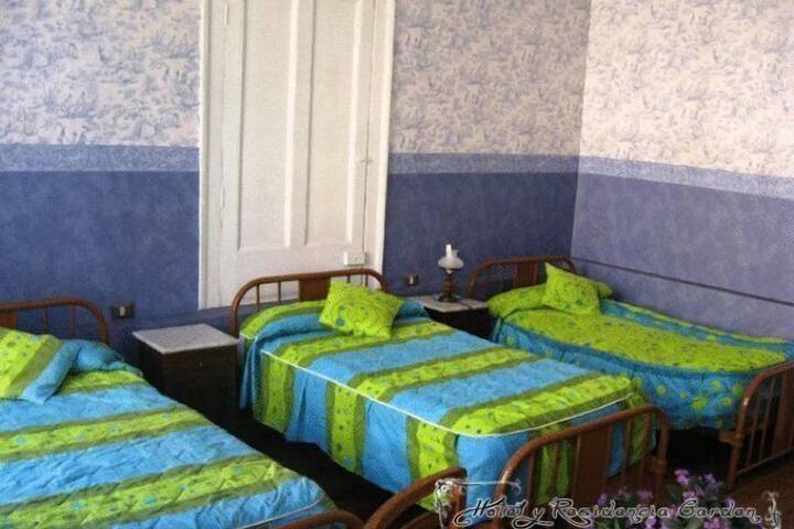 Room 27 of 40