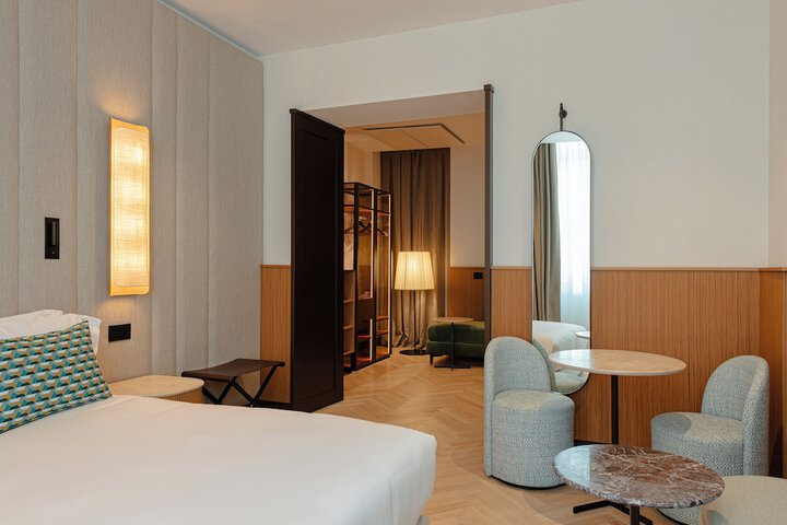 Room 27 of 47