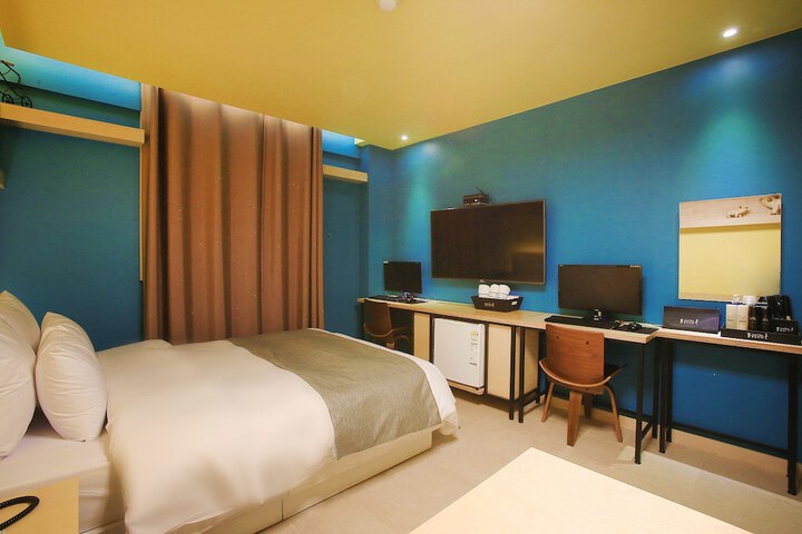 Room 64 of 91