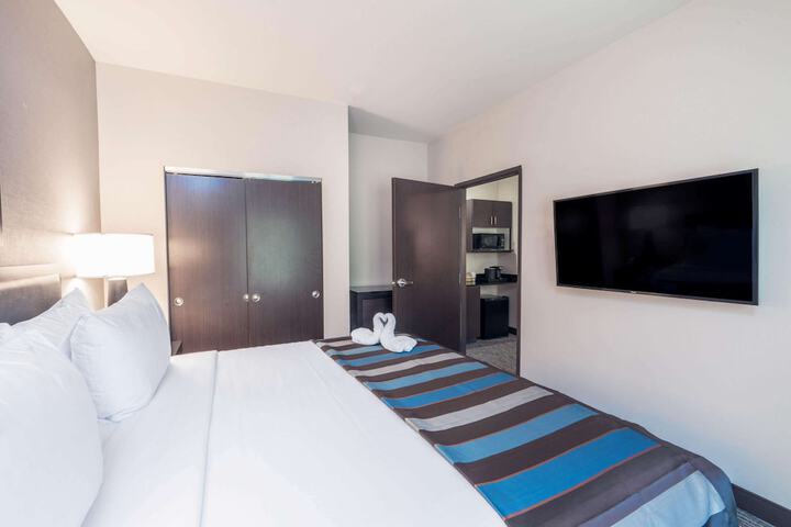 Room 7 of 32