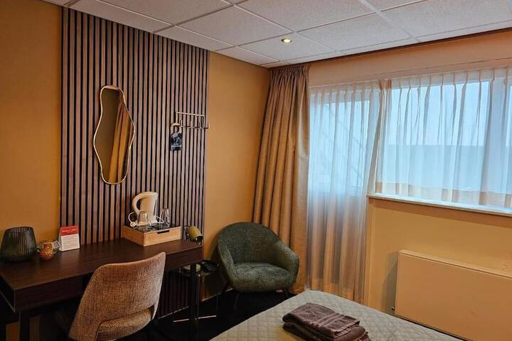 Room 12 of 42