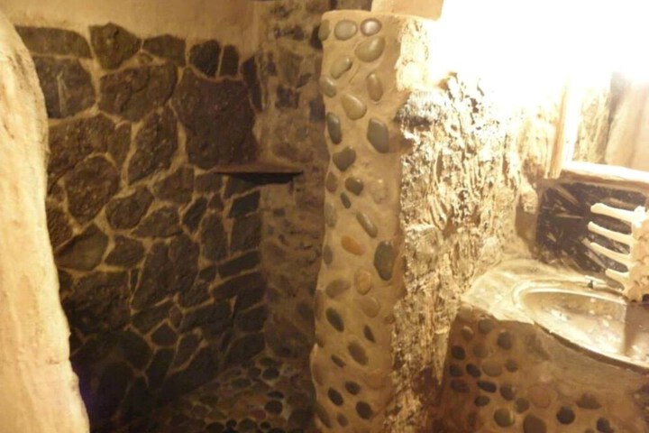 Room 14 of 34