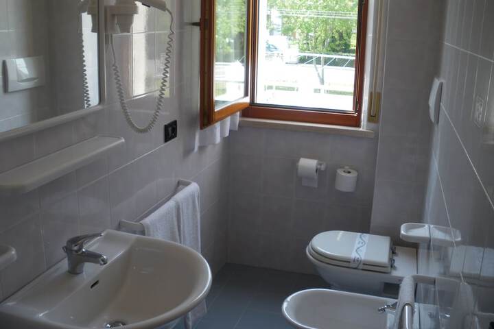 Room 9 of 36