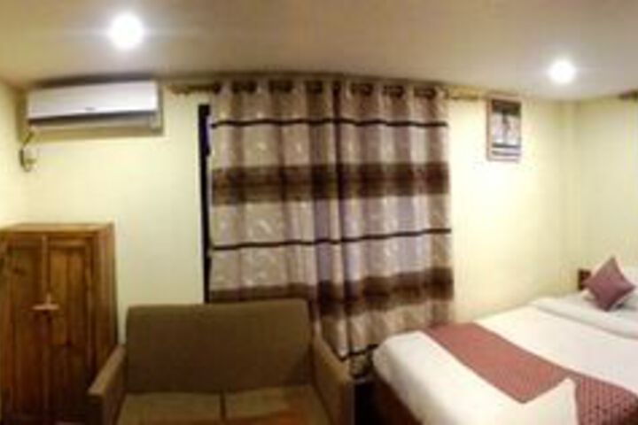 Room 33 of 60