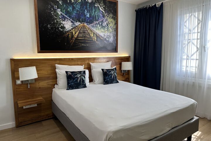 Room 4 of 38