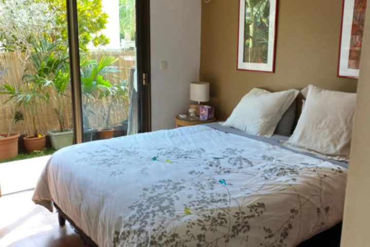 Room 2 of 12