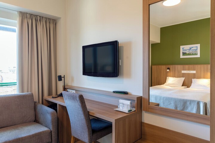 Room 32 of 79