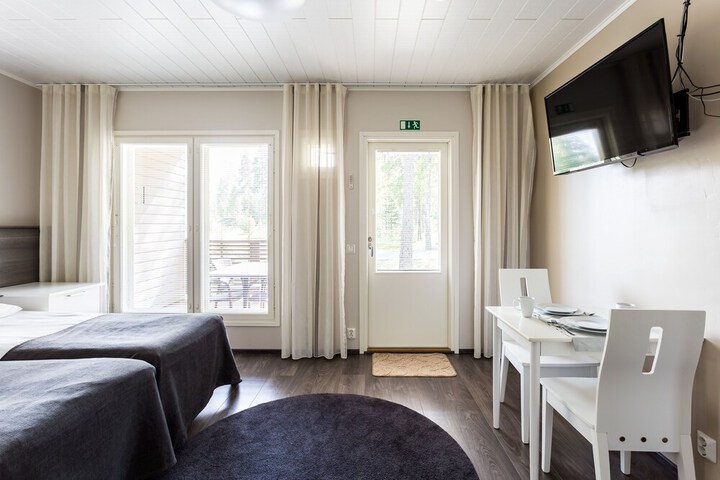 Room 4 of 185