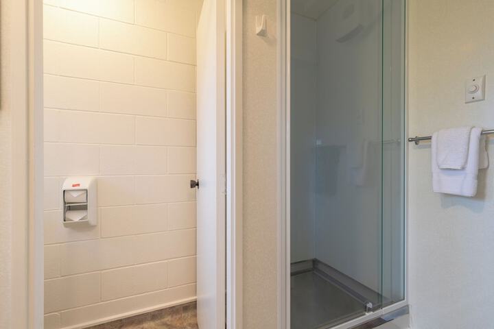 Room 43 of 59