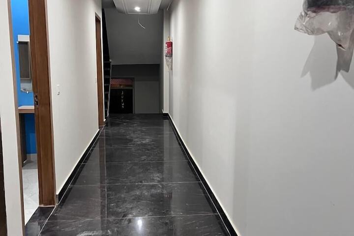 Room 26 of 33