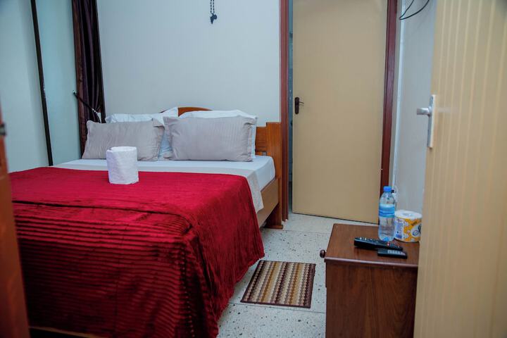 Room 4 of 92