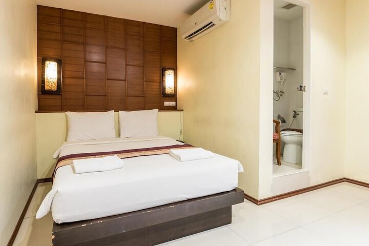 Room 27 of 83