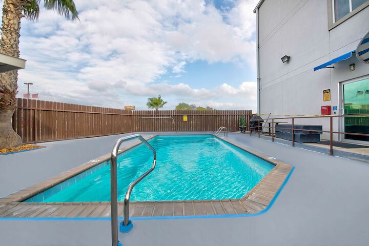 Pool Hotel