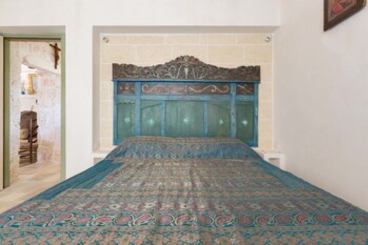 Room 33 of 46