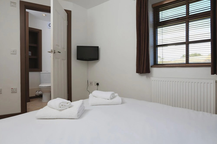 Room 5 of 18
