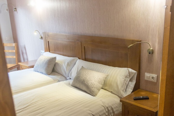 Room 8 of 107