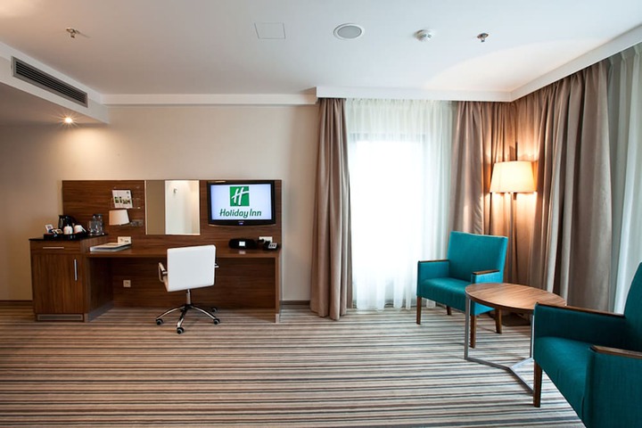 Room 12 of 91