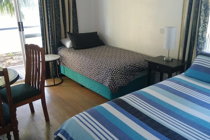 Room 10 of 65