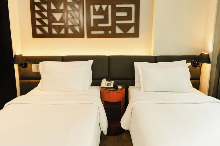 Room 35 of 174