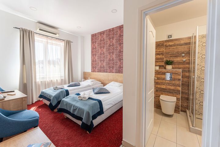 Room 44 of 82