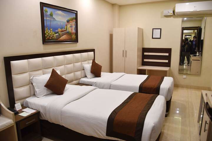 Room 34 of 60