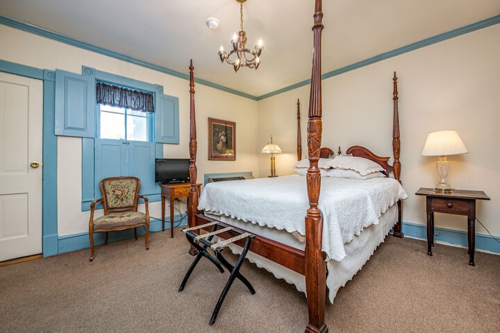 1 Queen Bed (29 of 35)
