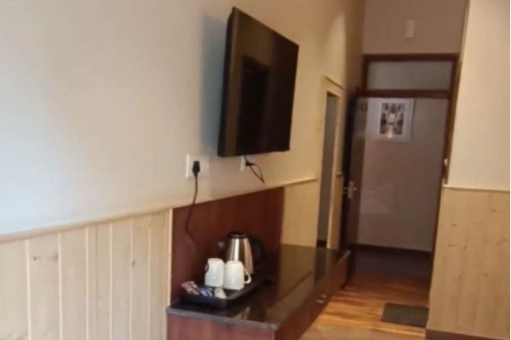 Room 3 of 16