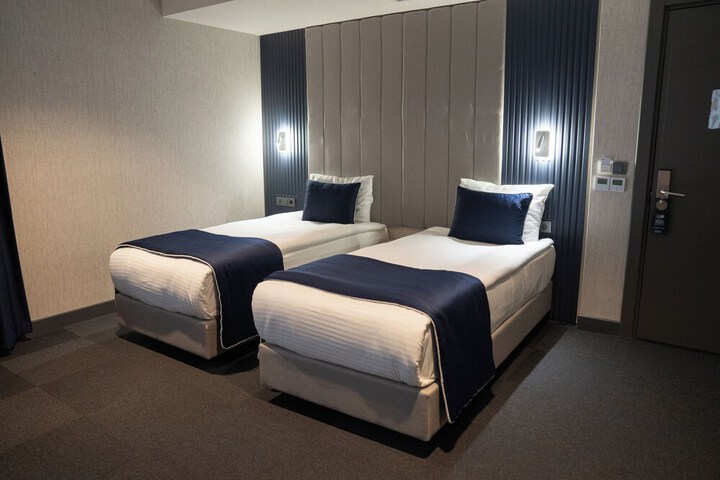 Room 5 of 49