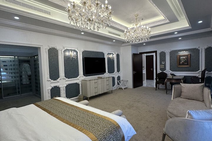 Room 14 of 104