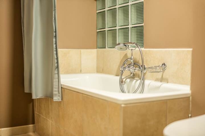 Room 11 of 48