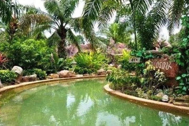 Hotel with Pool