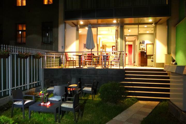 Hotel Exterior 50 of 53