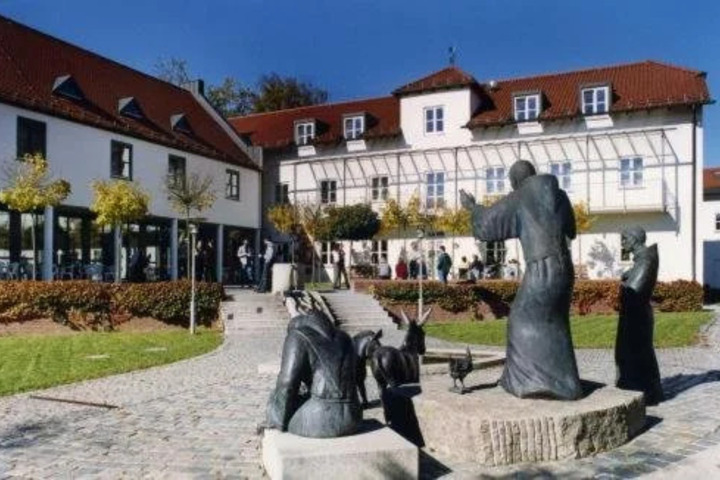 AKADEMIE SCHOENBRUNN GAESTEHAUS ST. KLAR