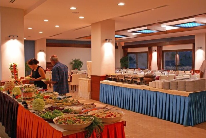 Dining 43 of 49
