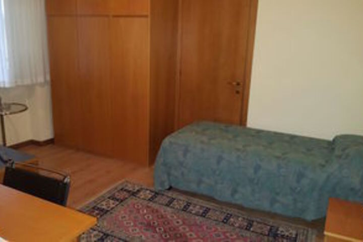 Room 7 of 19