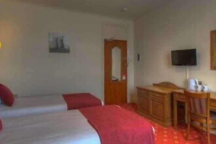 Room 16 of 40