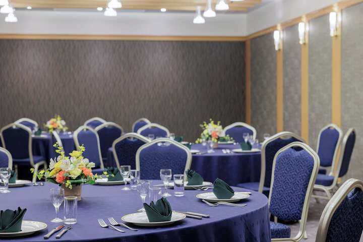 Ballroom/Hall 30 of 31