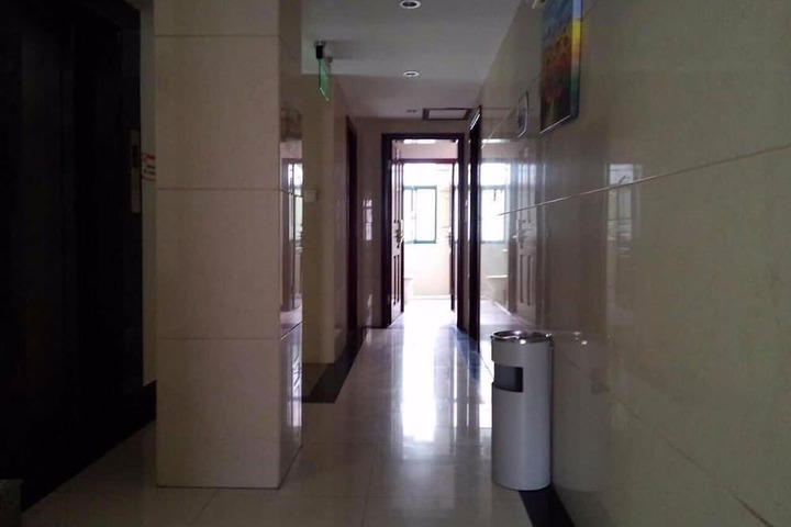Ballroom/Hall 25 of 27
